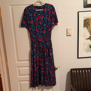 Chic Floral Midi Dress in Blue and Red
